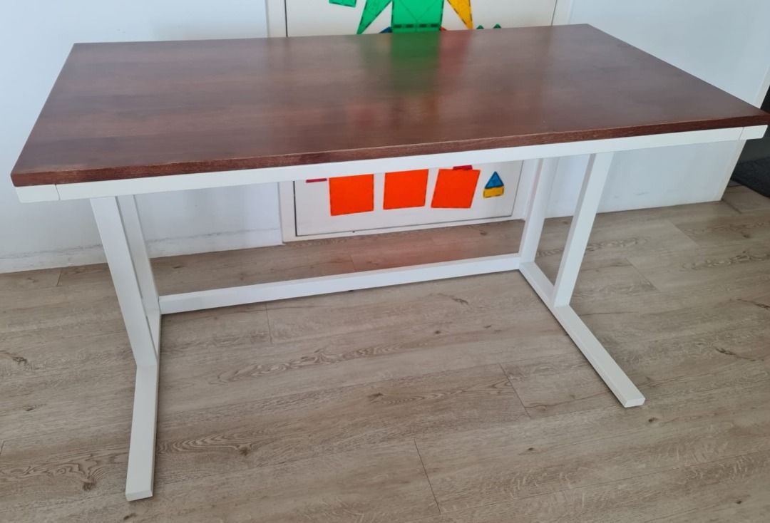 Pilsen best sale salt desk