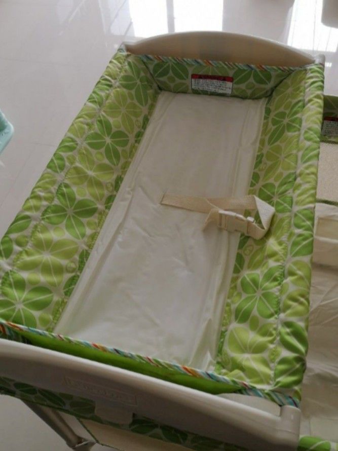 Fisher Price Travel Cot, Babies & Kids, Baby Nursery & Kids Furniture