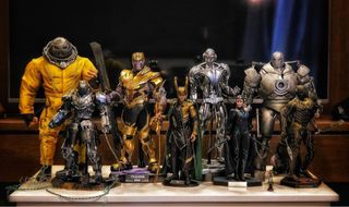 HELPING TO BRING IN ANY HOT TOYS PRODUCTIONS Collection item 2