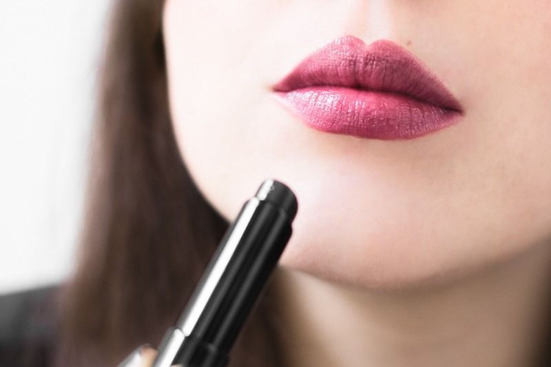 Givenchy Rouge Interdit Vinyl 16 Noir Revelateur 3.3g Beauty