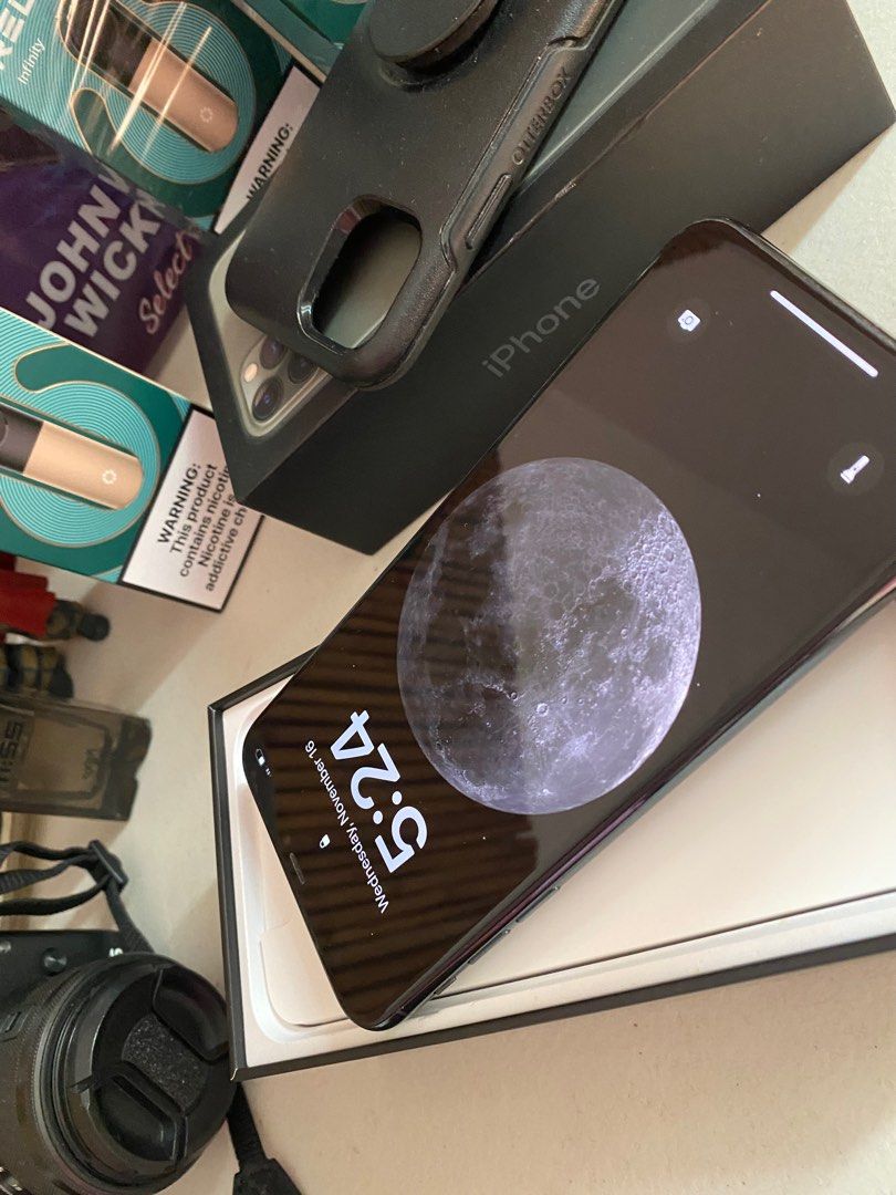 Iphone 11 pro max 64gb globelocked (Category: iPhone 11 Series) located in Quezon City. Submitted by tyler8. (Listing ID 1197427019, Image 3). Description: Iphone 11 pro max 64gb globelocked Open for swap plus cash ako sa higher model Good condition All working faceid & truetone No icloud issue makinis except sa 2 hairline lang sa screen pero hindi nakakaapekto sa performance 79% beta battery health, not advisable to replace battery kasi makunat 
