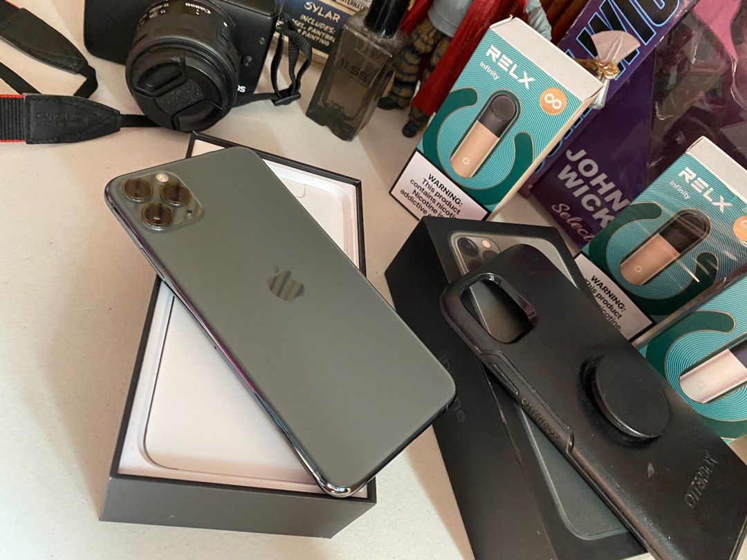 Iphone 11 pro max 64gb globelocked (Category: iPhone 11 Series) located in Quezon City. Submitted by tyler8. (Listing ID 1197427019, Image 2). Description: Iphone 11 pro max 64gb globelocked Open for swap plus cash ako sa higher model Good condition All working faceid & truetone No icloud issue makinis except sa 2 hairline lang sa screen pero hindi nakakaapekto sa performance 79% beta battery health, not advisable to replace battery kasi makunat 