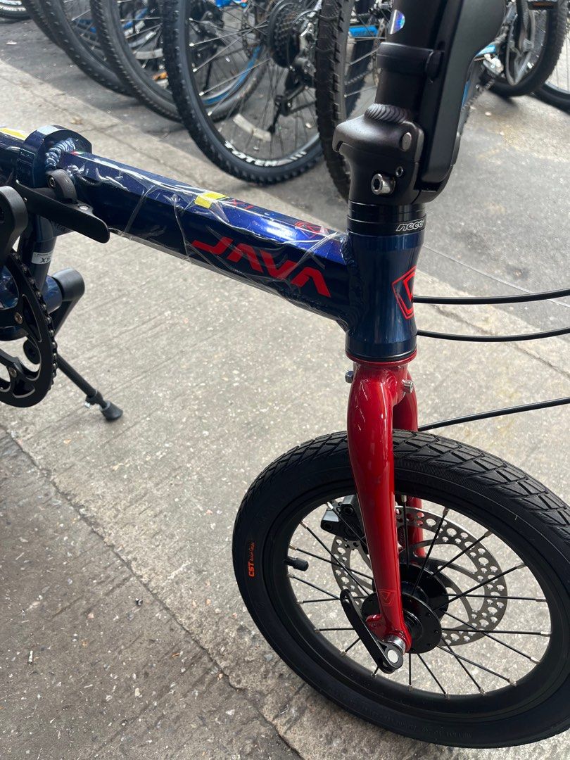 Java x1 （分類：單車）位於 Hong Kong。 由 mingli199 提交（商品編號 1197344645，圖片 2）。簡介： Java. X1 14寸 Shimano 7speeds 碟剎 大圍添好運單車 購買需知 可到本店購買61380078 26066878 安裝調教 本店購買單車 均有車架保養 永久免費打氣及調變速服務 大圍添好運單車 安裝調教 可免費送貨 須先付款 視乎地區 地址 大圍積壽裡3號地下 另有租單車服務8大地點交車. 大圍沙田大埔大學上水屯門元朗大尾篤 歡迎查詢26066878 #消費券#租單車#大圍租單車 可免費送貨 須先付款 視乎地區 地址 大圍積壽裡3號地下 另有租單車服務8大地點交車. 大圍沙田大埔大學上水屯門元朗大尾篤 歡迎查詢26066878。