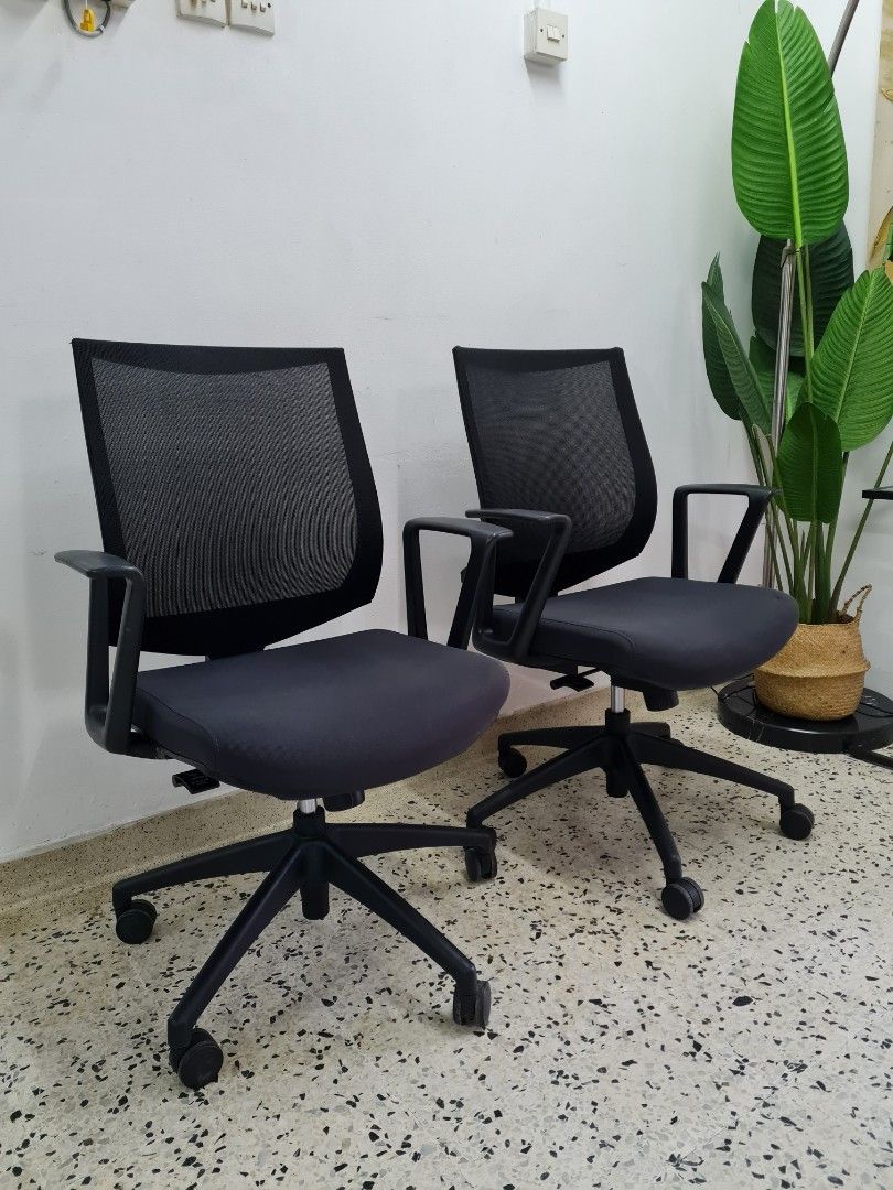 Louis store task chair
