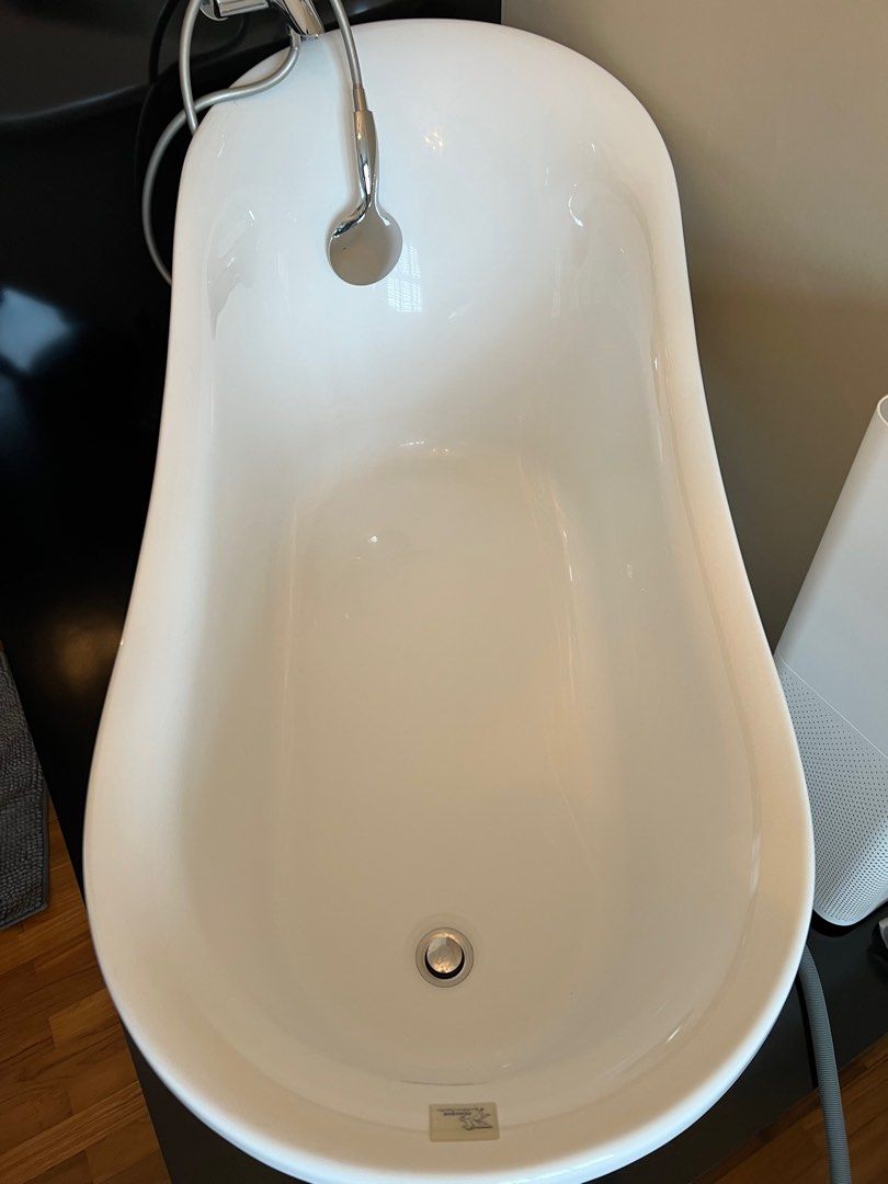 Luxury standalone bathtub shower, Furniture & Home Living, Bathroom