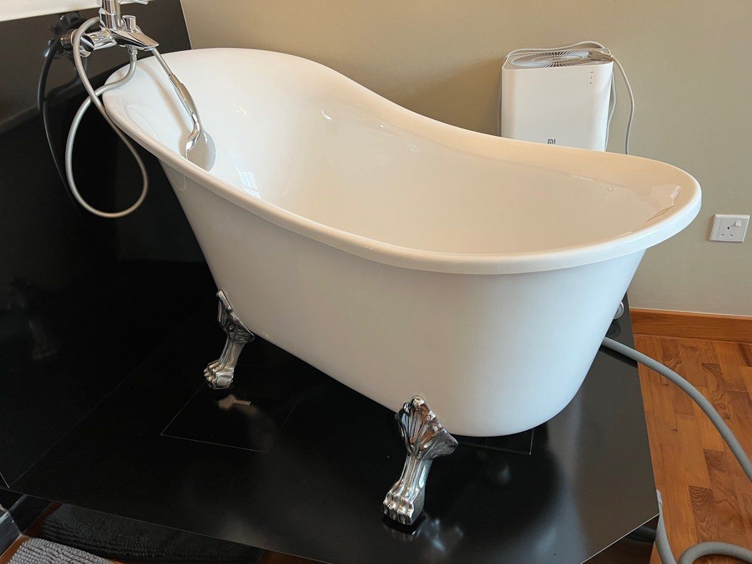 Luxury standalone bathtub shower, Furniture & Home Living, Bathroom