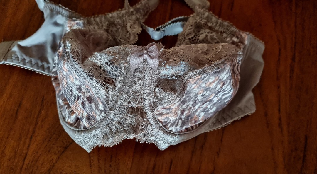 M&S UNDER-WIRED FULL CUP BRA - SIZE 34DD, Women's Fashion, New  Undergarments & Loungewear on Carousell