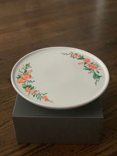 New Le Creuset Floral White Cake Stand