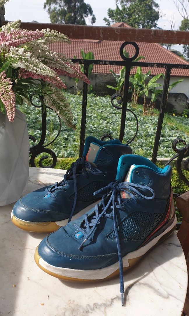 night air jordan flight remix trainers, Fesyen Pria, Sepatu