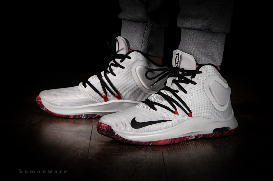 NIKE Air Versitile IV