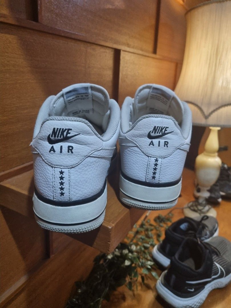 Nike air force 1 low hot sale white with black foxing stripe