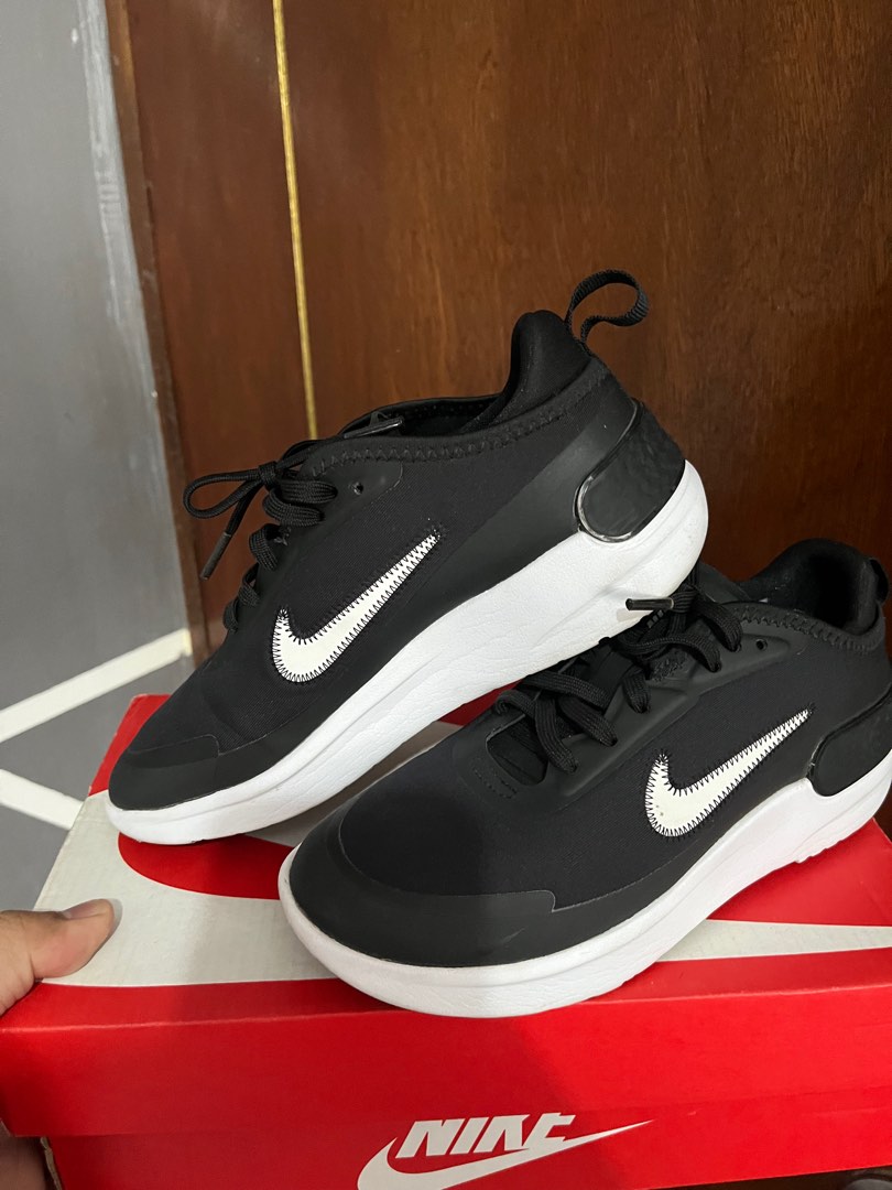 womens nike amixa