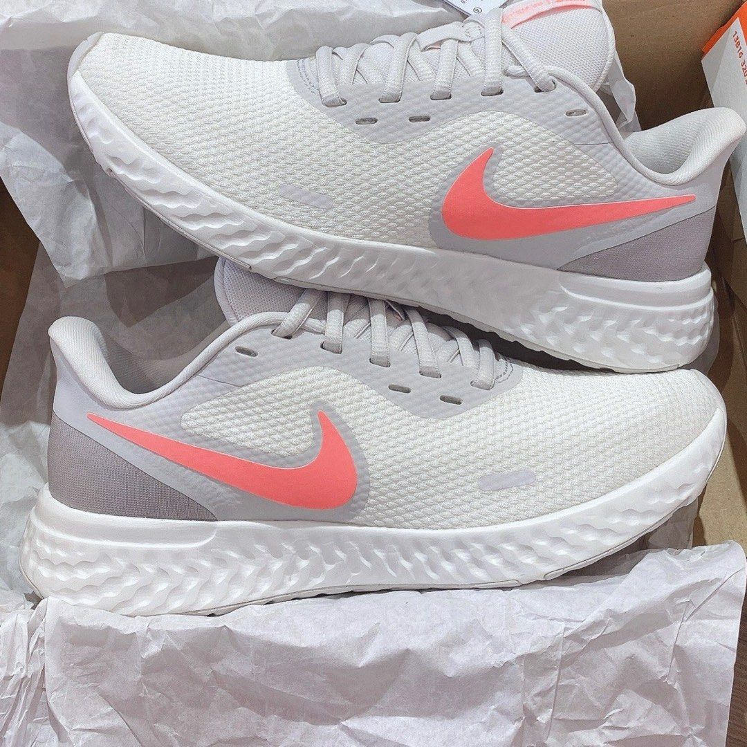 Nike womens size 5 top