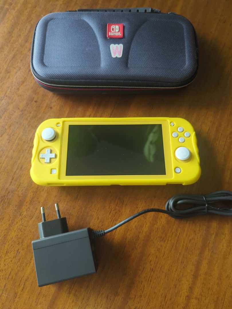 Nintendo Switch Lite Yellow mint condition, Video Gaming, Video Game ...