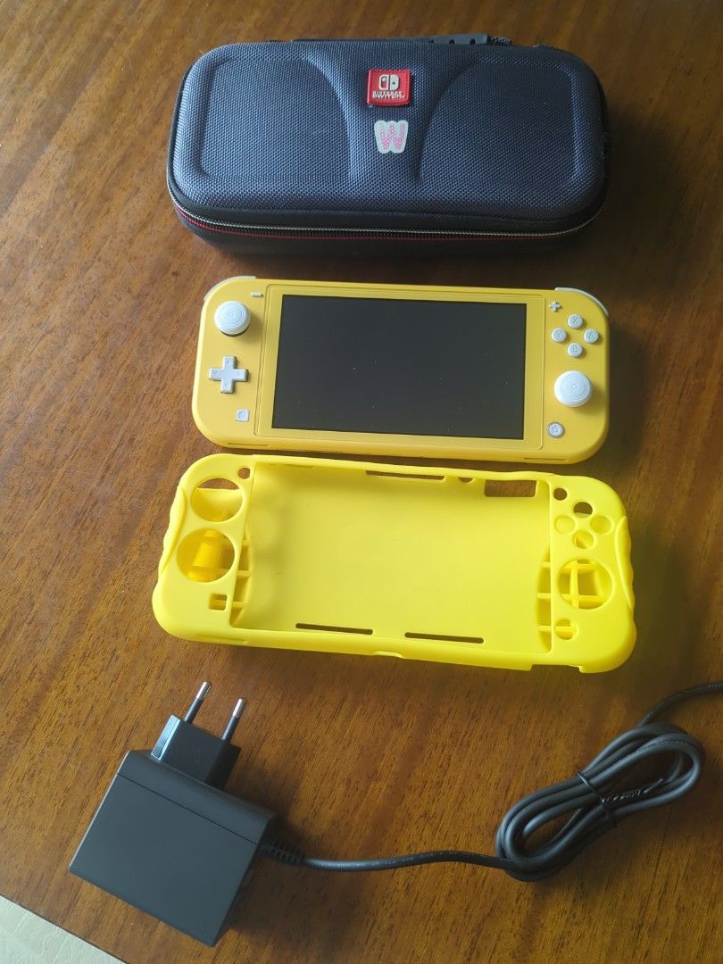 Nintendo Switch Lite Yellow mint condition, Video Gaming, Video Game ...