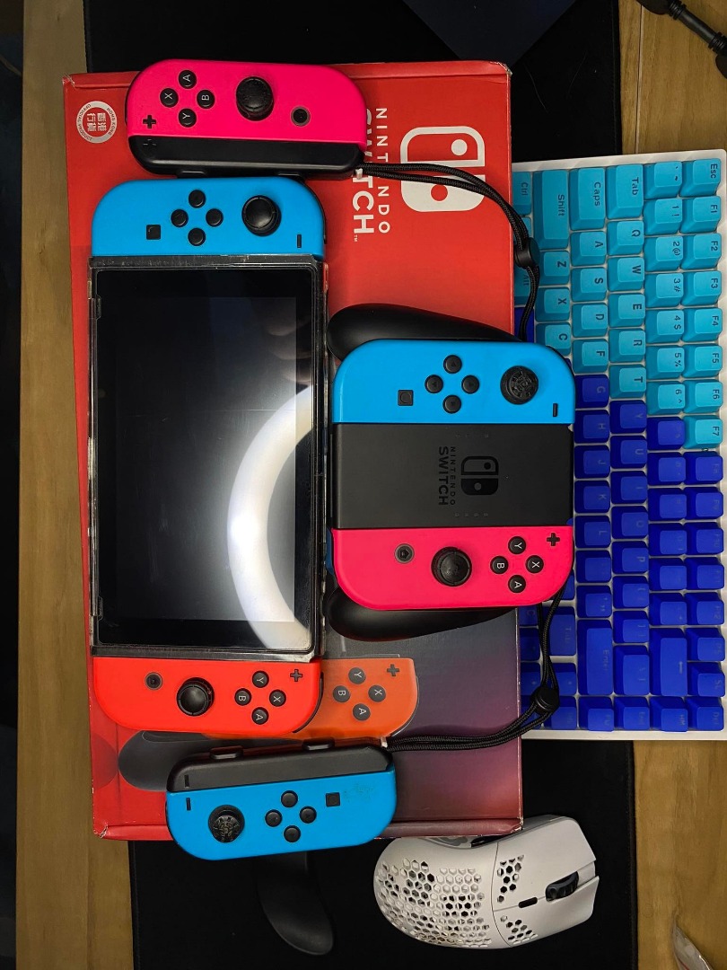 Nintendo Switch V2 with 3 pair of joycons, Video Gaming, Video Game
