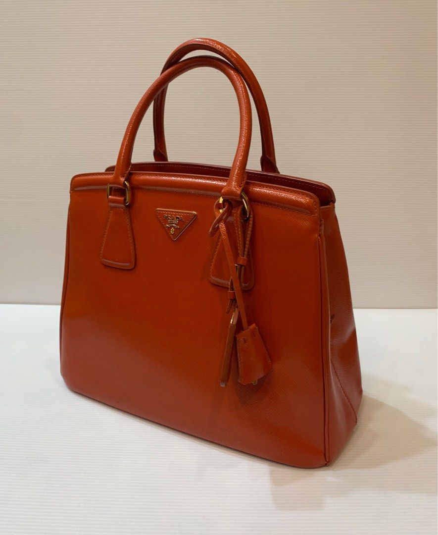Prada paradigme saffiano discount leather bag price