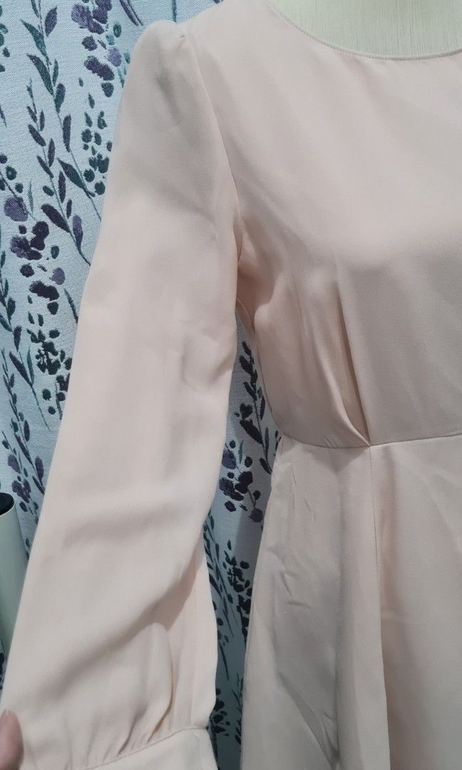 Preloved: Peach long-sleeved dress (Category: Dresses) located in Binan City. Submitted by thefayeshop (Listing ID 1197413622, Image 2). Description: fits small to medium frame.