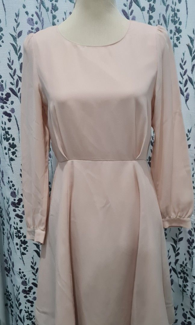 Preloved: Peach long-sleeved dress (Category: Dresses) located in Binan City. Submitted by thefayeshop (Listing ID 1197413622, Image 1). Description: fits small to medium frame.