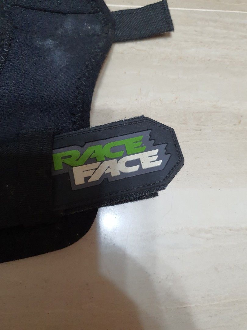 Race face flank D30 knee and shin guard, Sports Equipment, Bicycles