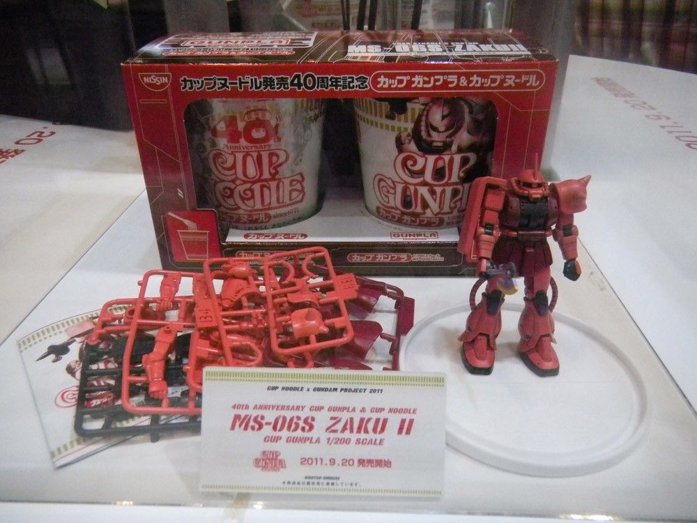 RARE Nissin Cup Noodle X Gundam Model kit cup Gunpla RX782 & Char Zaku II 1/200 japan exclusive