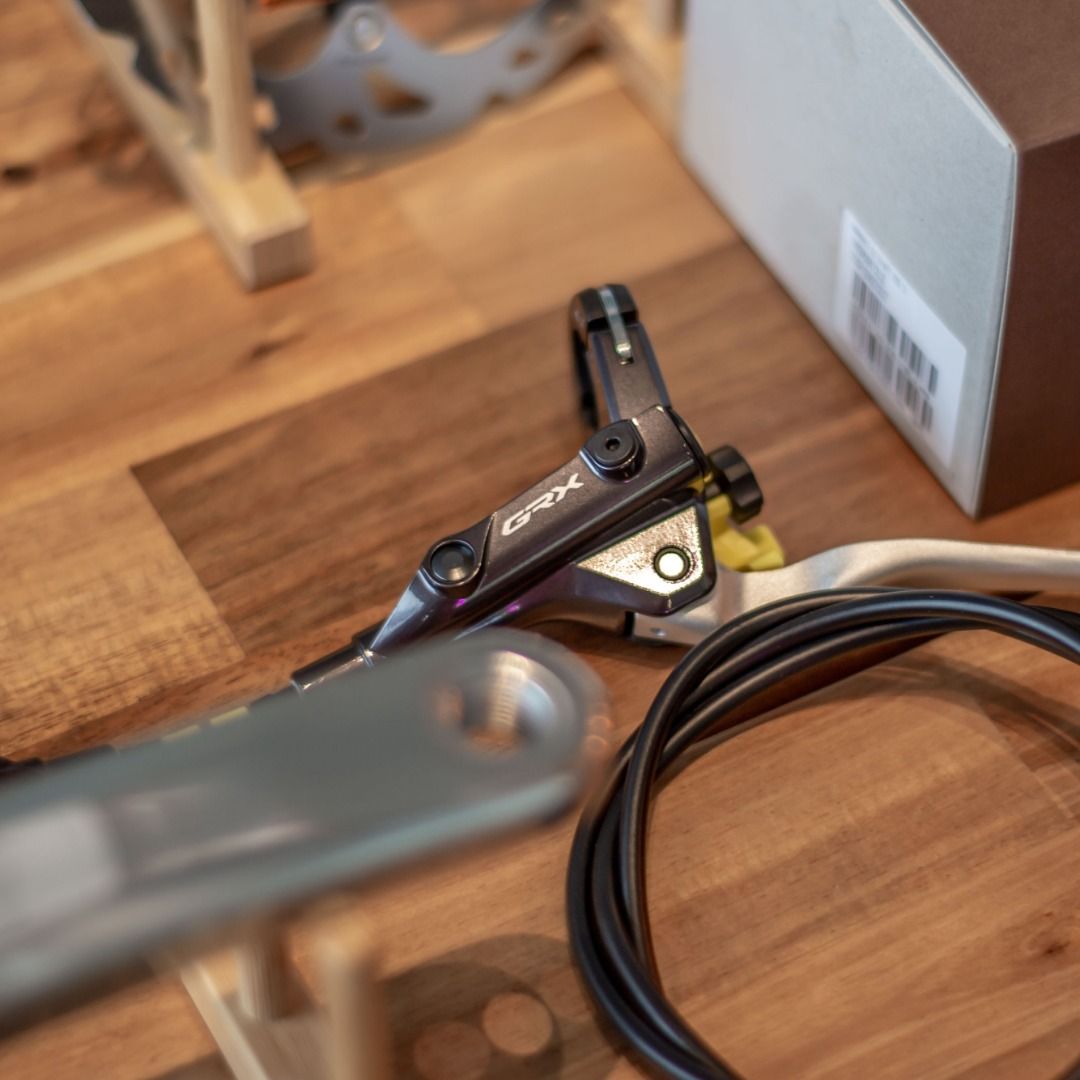 SHIMANO GRX Limited Edition Groupset (1X11, Flat Bar Type), Sports