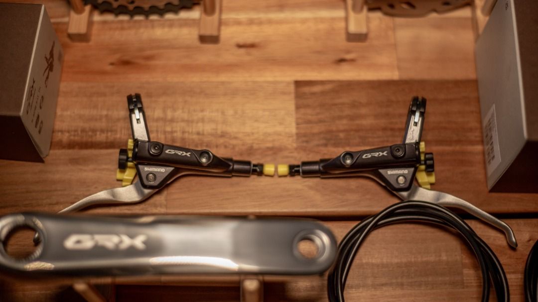 SHIMANO GRX Limited Edition Groupset (1X11, Flat Bar Type), Sports