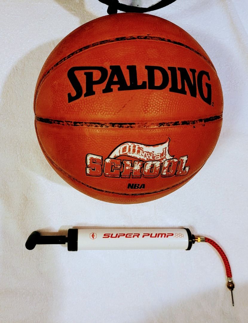 Spalding Basketball + Pump & Adapter, 運動產品, 運動與體育, 運動與體育 球拍和球類運動