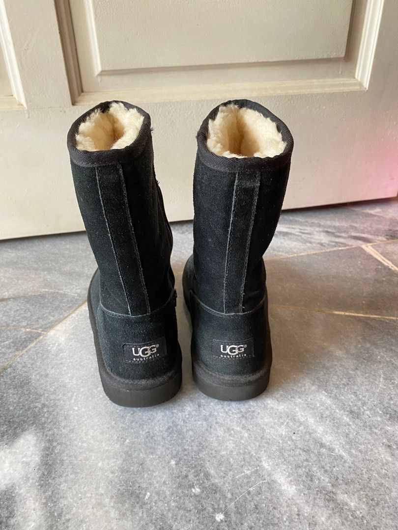 Ugg boots with metal outlet label on heel