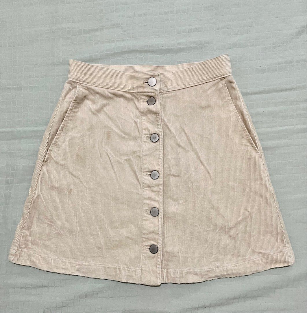 Uniqlo Corduroy Mini Skirt, Women's Fashion, Bottoms, Skirts on Carousell