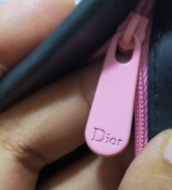 Vip Dior pouch (Category: Luxury Bags & Wallets) located in La Trinidad. Submitted by xef06 (Listing ID 1197326735, Image 2). Description: super nice.