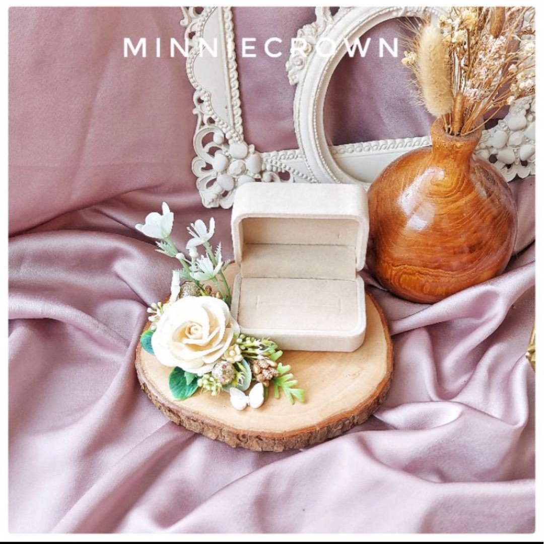 Wedding ring clearance display box