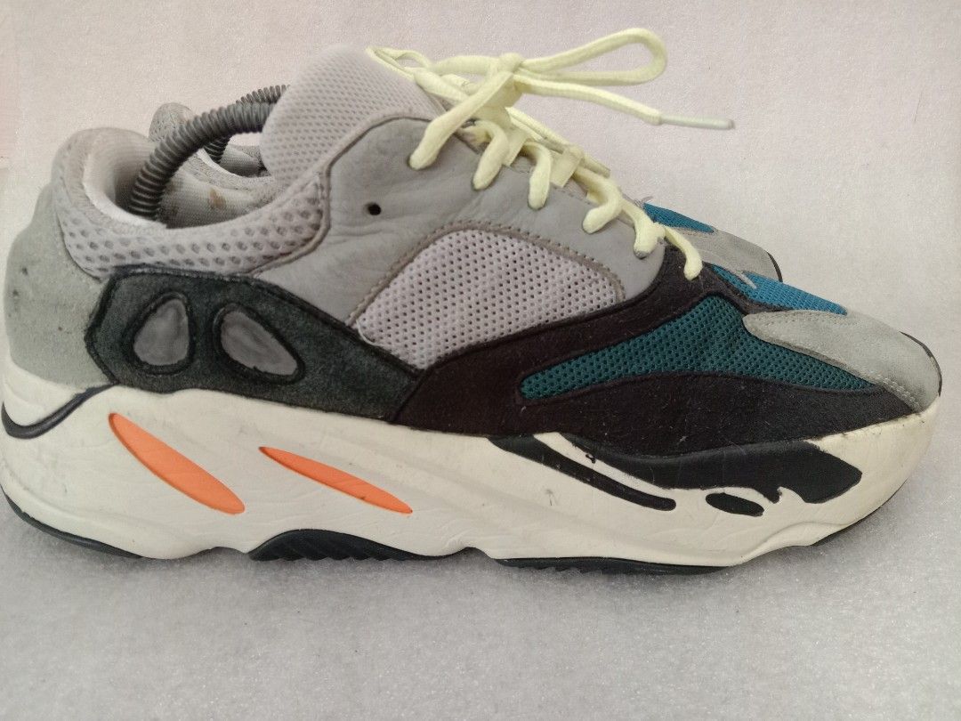 Yeezy 700 sales size 9.5