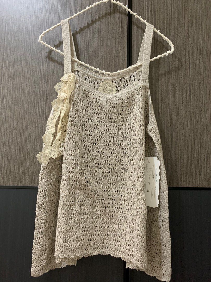 全新REI the laces chamber top, 女裝, 上衣, 背心- Carousell