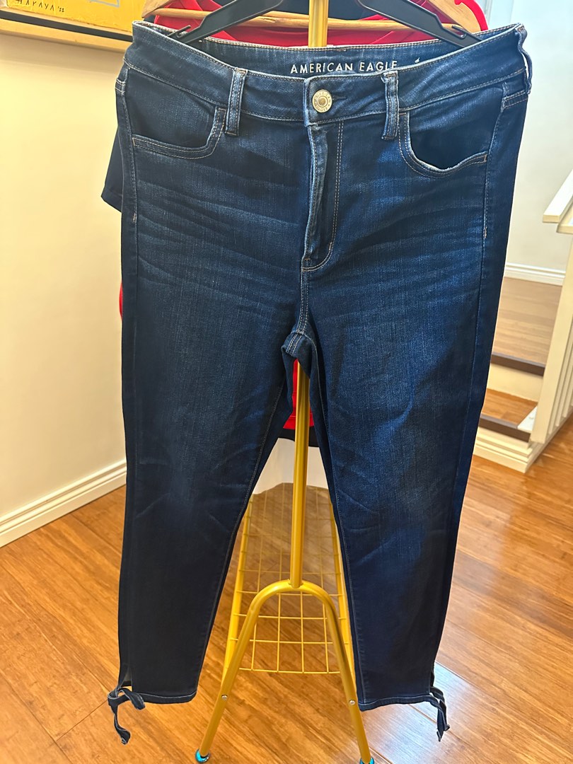 American Eagle Pants, Women's Fashion, Bottoms, Jeans on Carousell