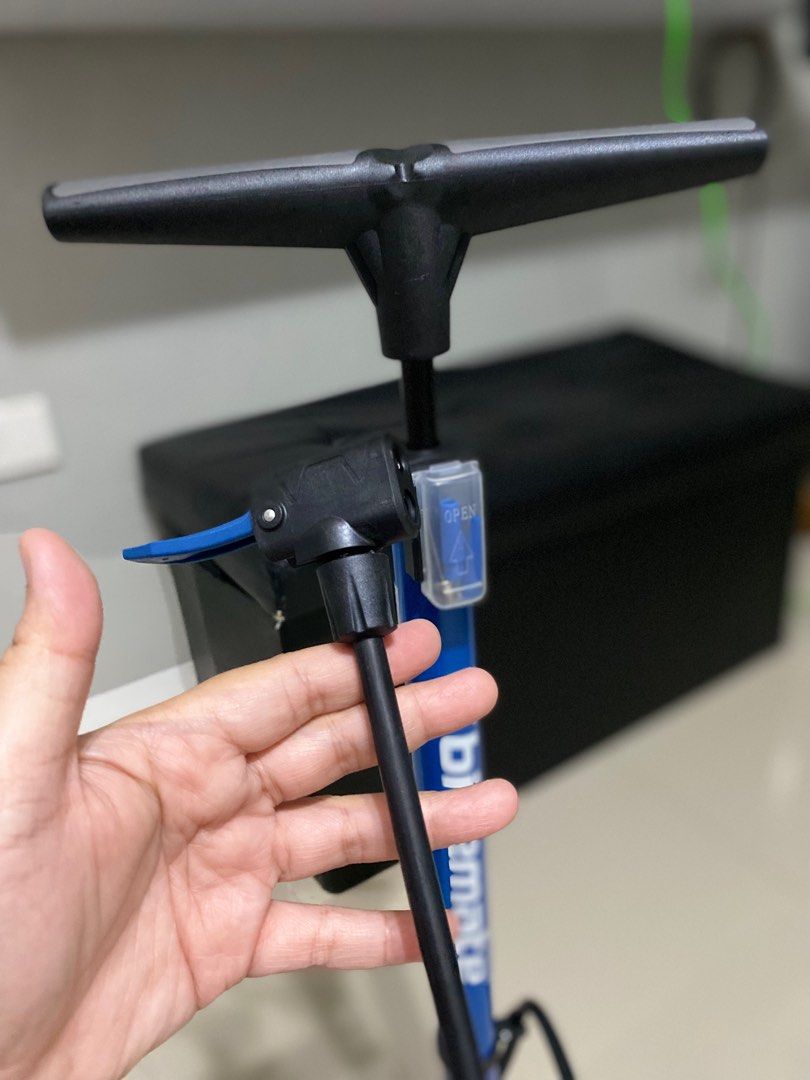 Bikemate track floor bike pump, Sports Equipment, Bicycles & Parts