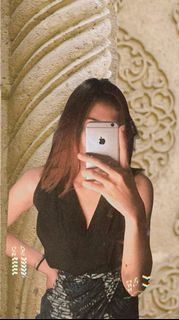 Black top terlihat elegan