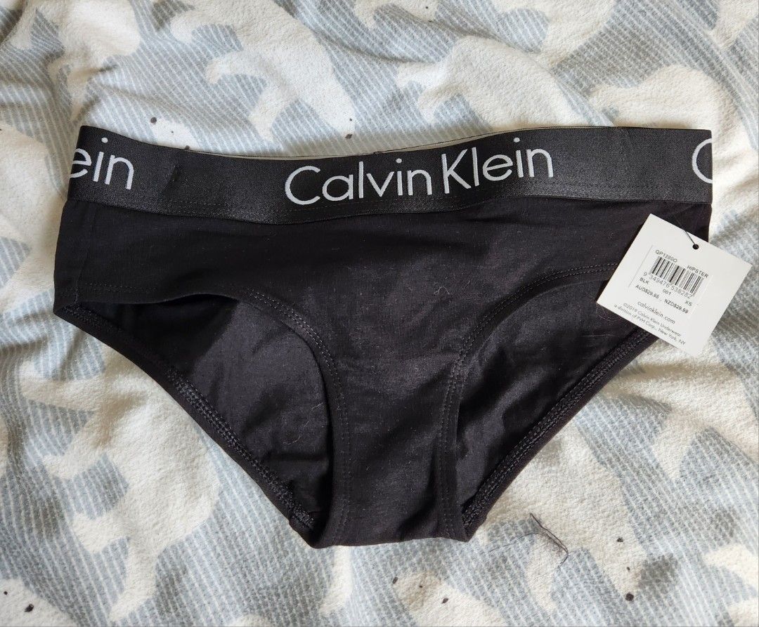 Authentic/Original] Calvin Klein Modern Cotton Lift Plunge Bra (Heather  Grey), Women's Fashion, New Undergarments & Loungewear on Carousell