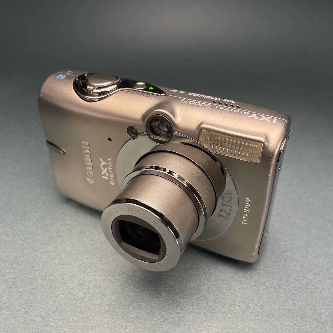 美品　Canon IXY DIGITAL 2000 IS デジカメ　チタン光学式