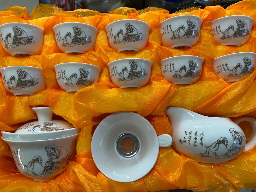 Chinese Tea Set (Category: Coffee & Tea Tableware) located in Tiaong. Submitted by bopeep23 (Listing ID 1197696672, Image 2). Description:  Bought from a Chinese family in Singapore.  Never been use. Only for display purpose.  Fixed Price. Non negotiable.  Thanks for the interest😊👍.