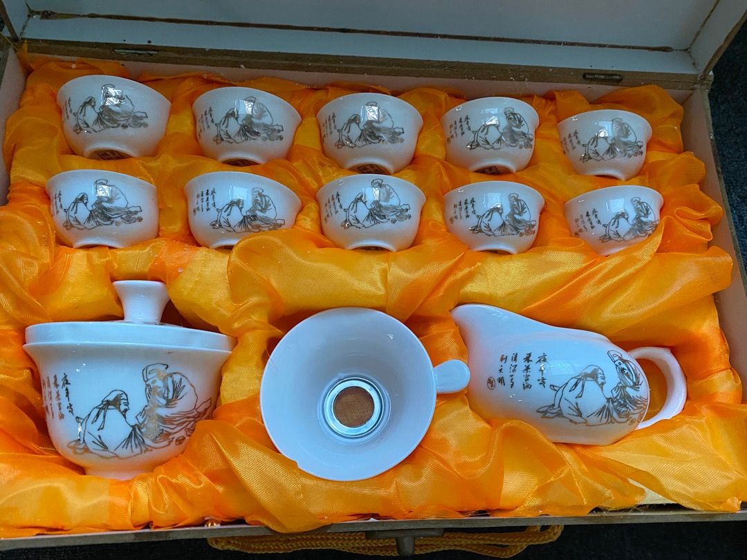 Chinese Tea Set (Category: Coffee & Tea Tableware) located in Tiaong. Submitted by bopeep23 (Listing ID 1197696672, Image 1). Description:  Bought from a Chinese family in Singapore.  Never been use. Only for display purpose.  Fixed Price. Non negotiable.  Thanks for the interest😊👍.