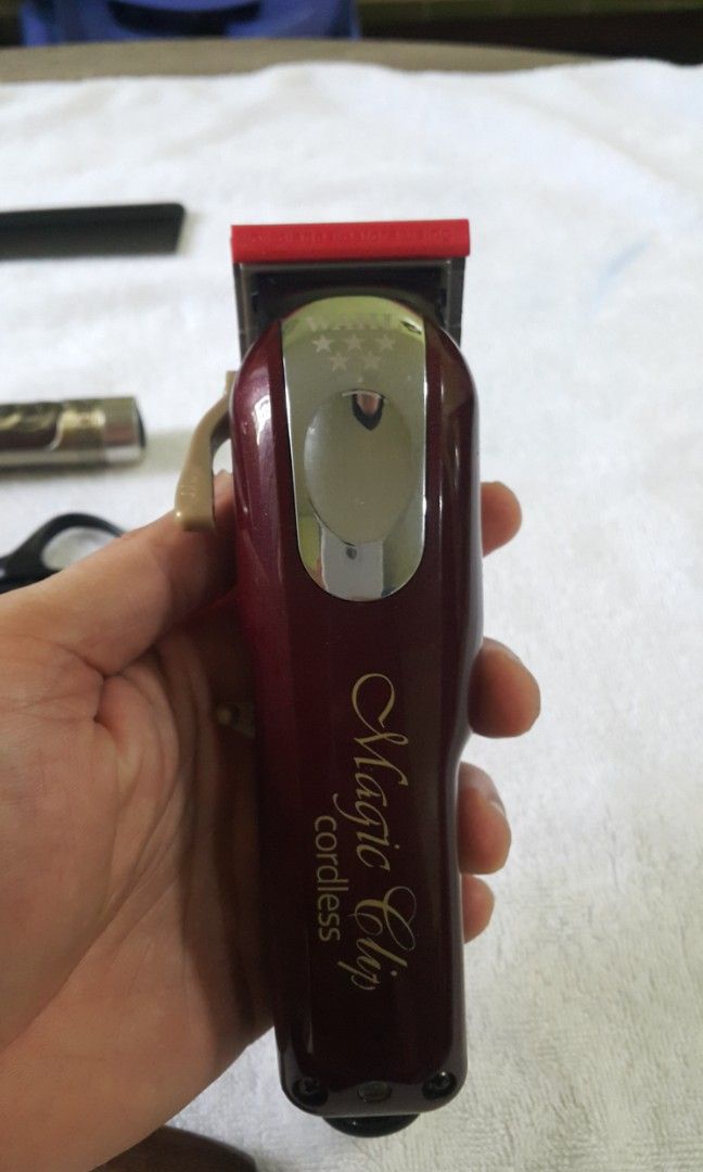 Complete set for cutting hair (Category: Hair) located in Caloocan City. Submitted by stephenz. (Listing ID 1197715021, Image 3). Description: Wahl cordless magic clip w/ complete guide stainless steel scissors shaver razor plus 3 extra clipper 2 for lining package ready to use for barber shop or salon rush rush rush.