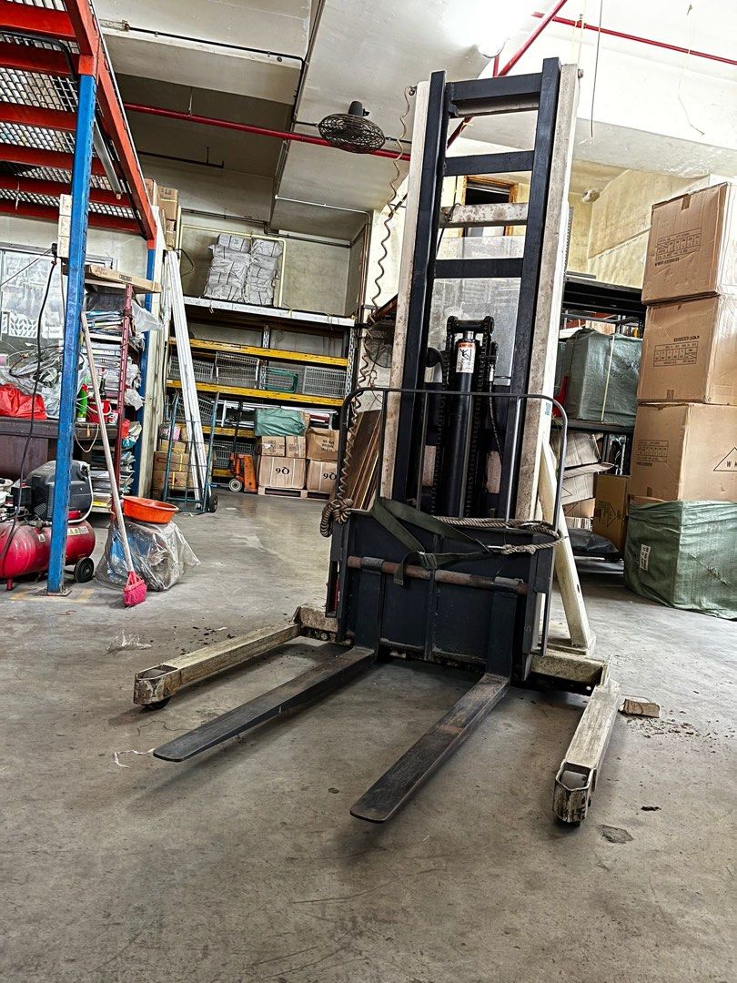 Crown Pallet Stacker, Furniture & Home Living, Home Improvement