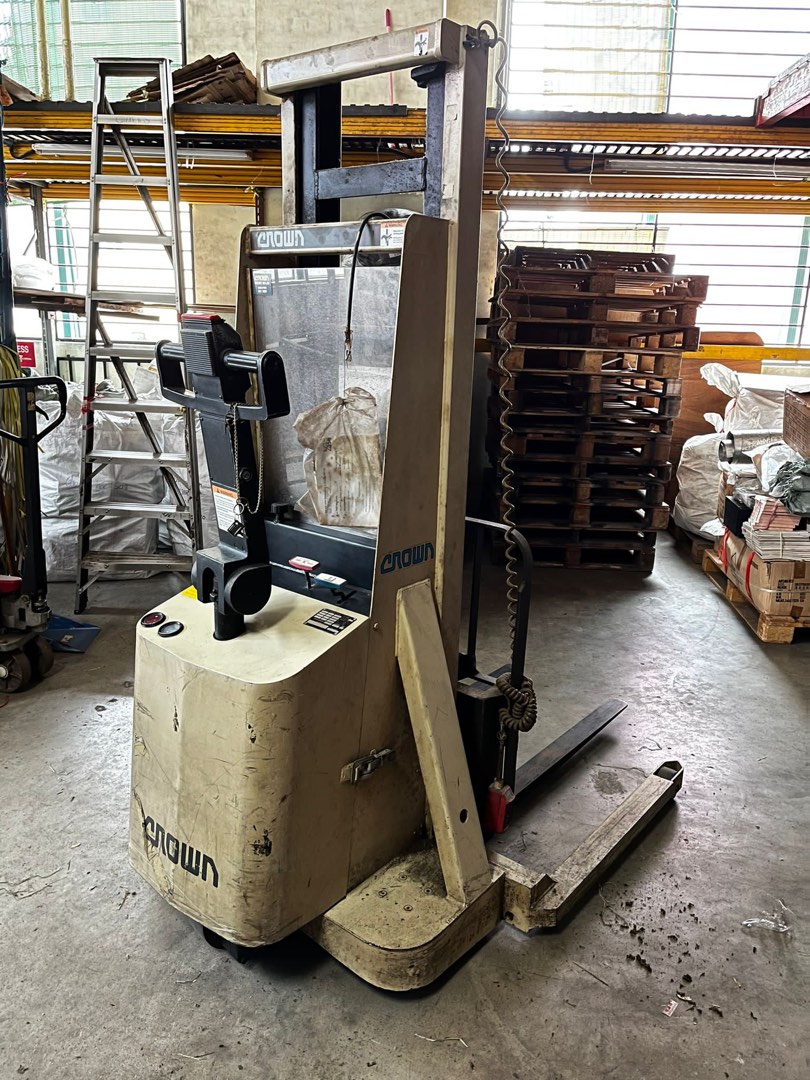 Crown Pallet Stacker, Furniture & Home Living, Home Improvement