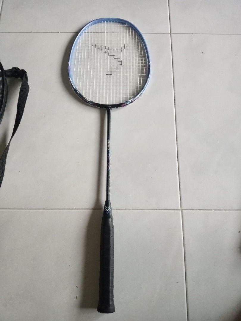 Decathlon perfly pro badminton racket, Sports Equipment, Sports & Games, Racket & Ball Sports on