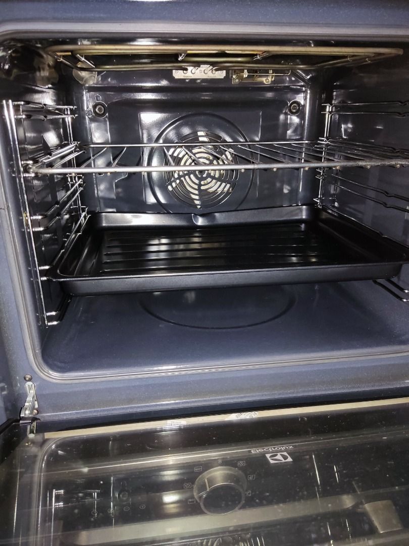 Electrolux oven, warranty 4Jan23, TV & Home Appliances, Kitchen