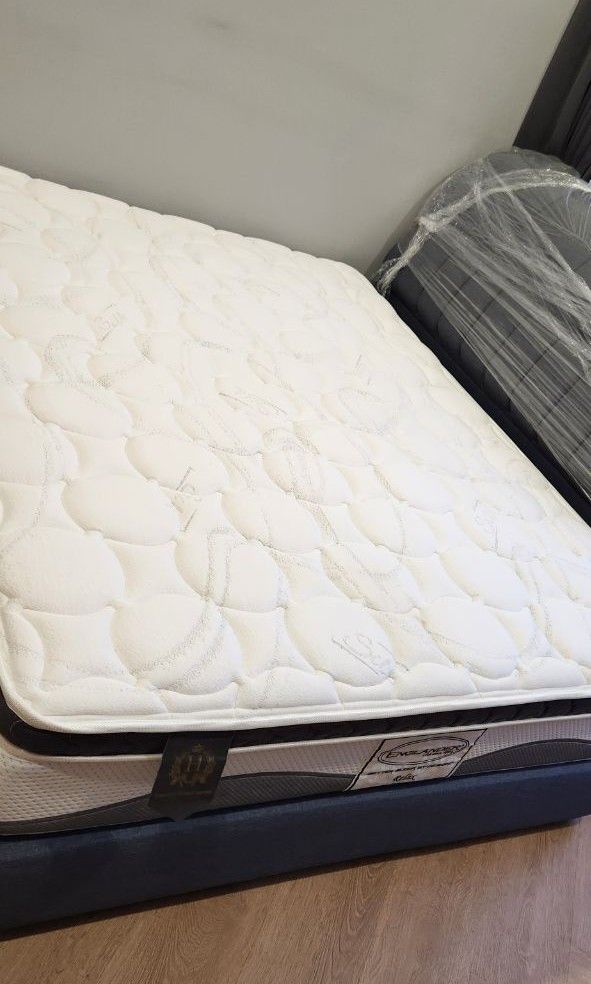 Englander Latex Queen Bed, Furniture & Home Living, Furniture, Bed