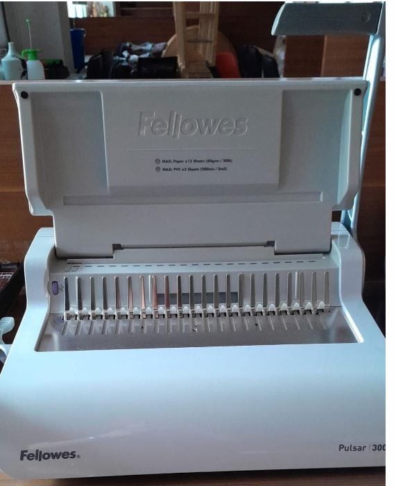 Fellowes Pulsar 300 manual binding machine, Computers & Tech, Office
