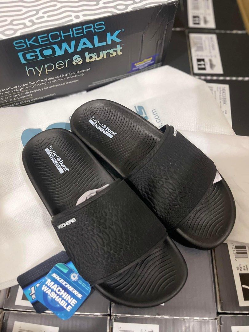 👟GoWalk Skechers Slide, Men's Fashion, Footwear, Slippers u0026 Slides on  Carousell