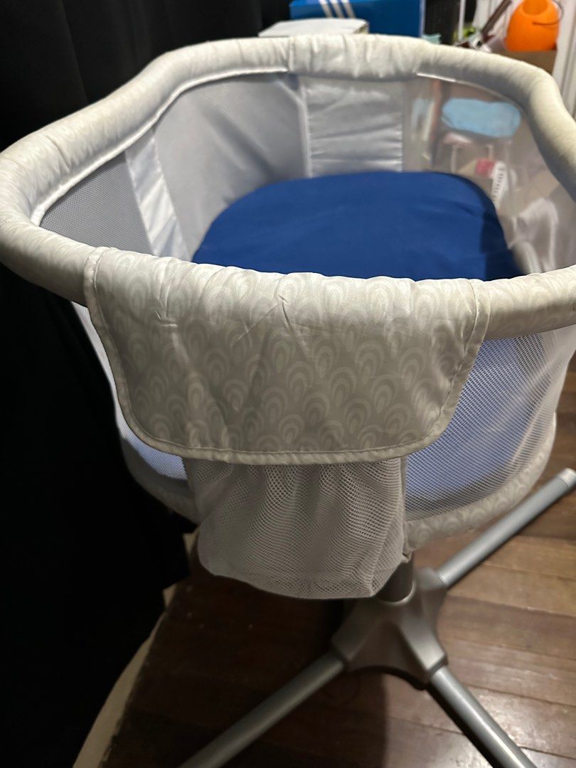 HALO BassiNest Swivel Sleeper, Babies & Kids, Baby Nursery & Kids
